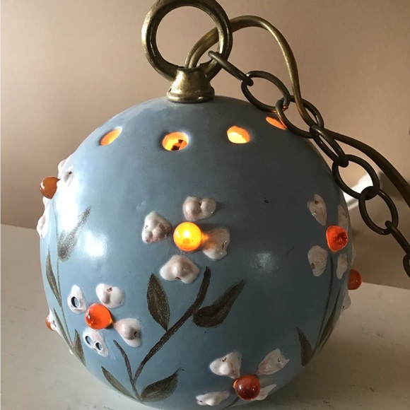 FINAL SALE Vintage 1970s Handpainted Ceramic and Amber Glass Chain Swag Lamp - Picture 3 of 7